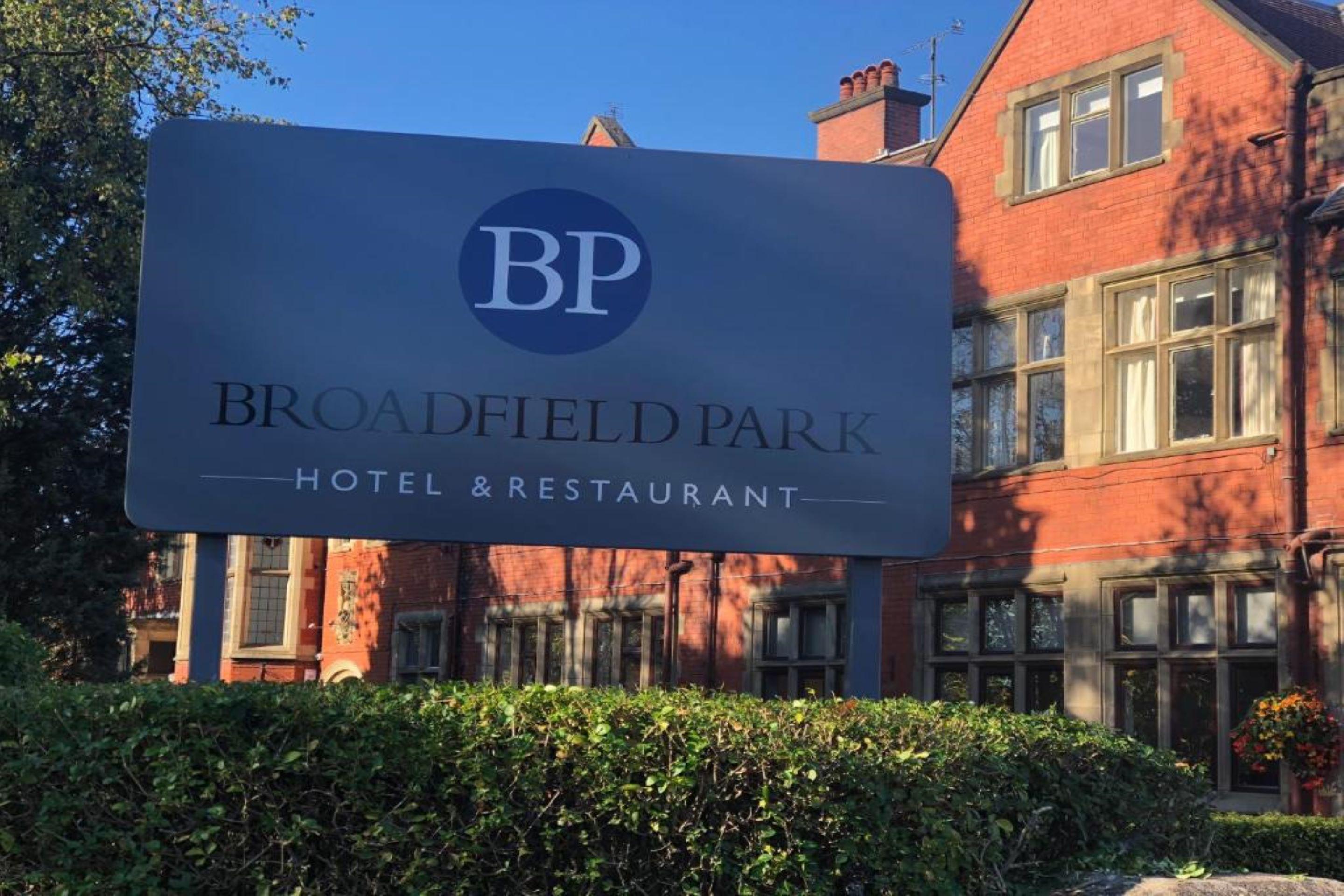 Broadfield Park Hotel Rochdale Exterior photo