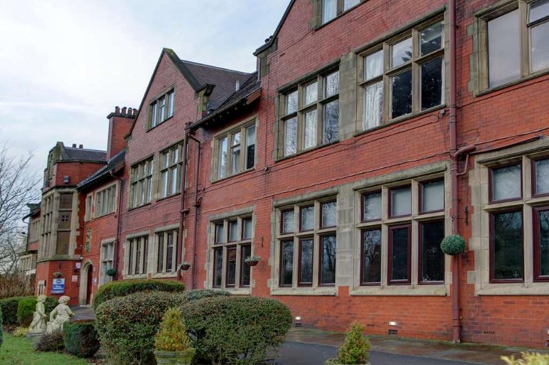 Broadfield Park Hotel Rochdale Exterior photo